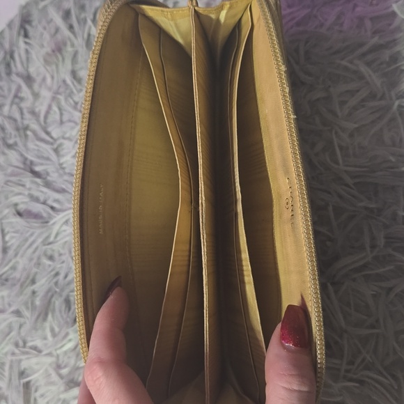 Chanel Tan & Gold Beautiful Caviar Long Zip Wallet (GUC)(READ DESCRIPTION) - Picture 8 of 13